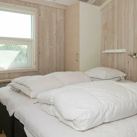 Hébergement de vacances Three-bedroom Holiday In 22 *