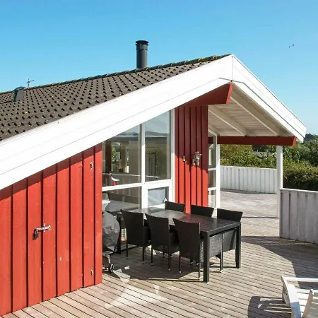 Three-bedroom Holiday In 22 Hébergement de vacances