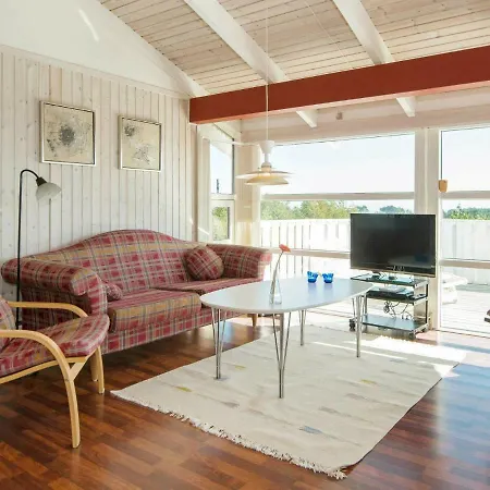 Hébergement de vacances Three-bedroom Holiday In 22 *