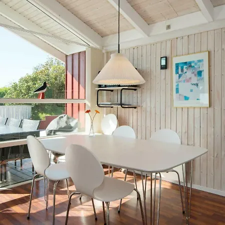 Hébergement de vacances Three-bedroom Holiday In 22 *